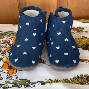 NWOT Baby Girl Carter’s Blue Hearts Stand Up Booties Size 3